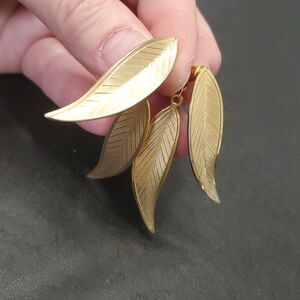 *Sale* Gold plated leaf earrings